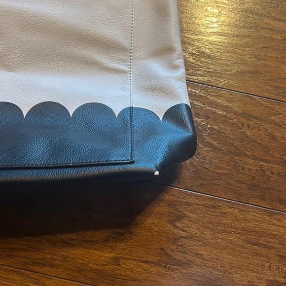 Kate Spade New York
Leather Tote - Picture 9 of 12